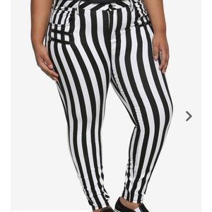 Plus Size Black/White Stripe Super Skinny Jeans